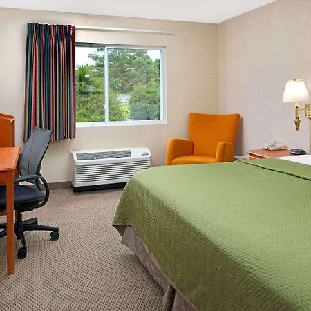 Travelodge By Wyndham Lincoln Airport I-80 מראה חיצוני תמונה