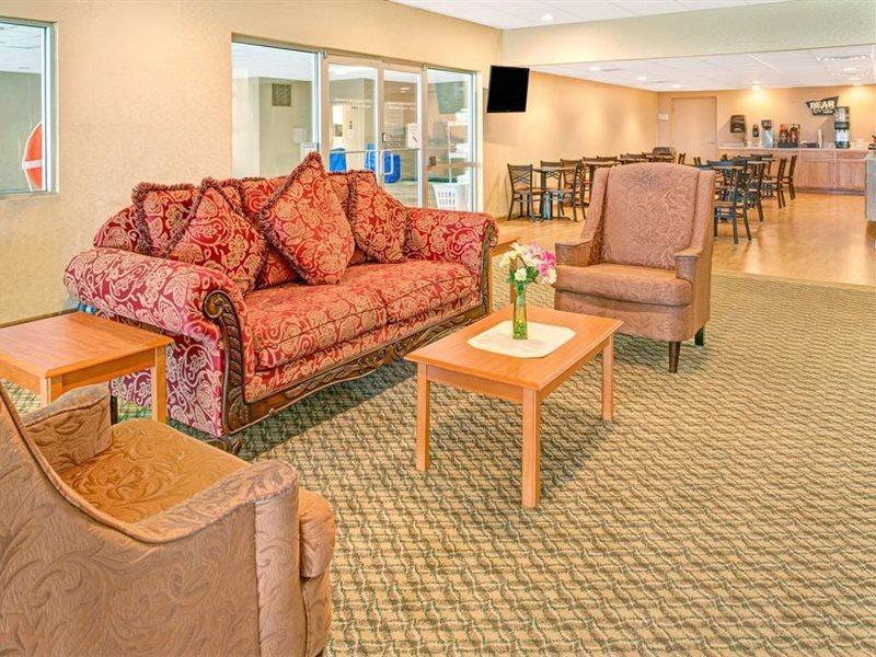 Travelodge By Wyndham Lincoln Airport I-80 מראה חיצוני תמונה