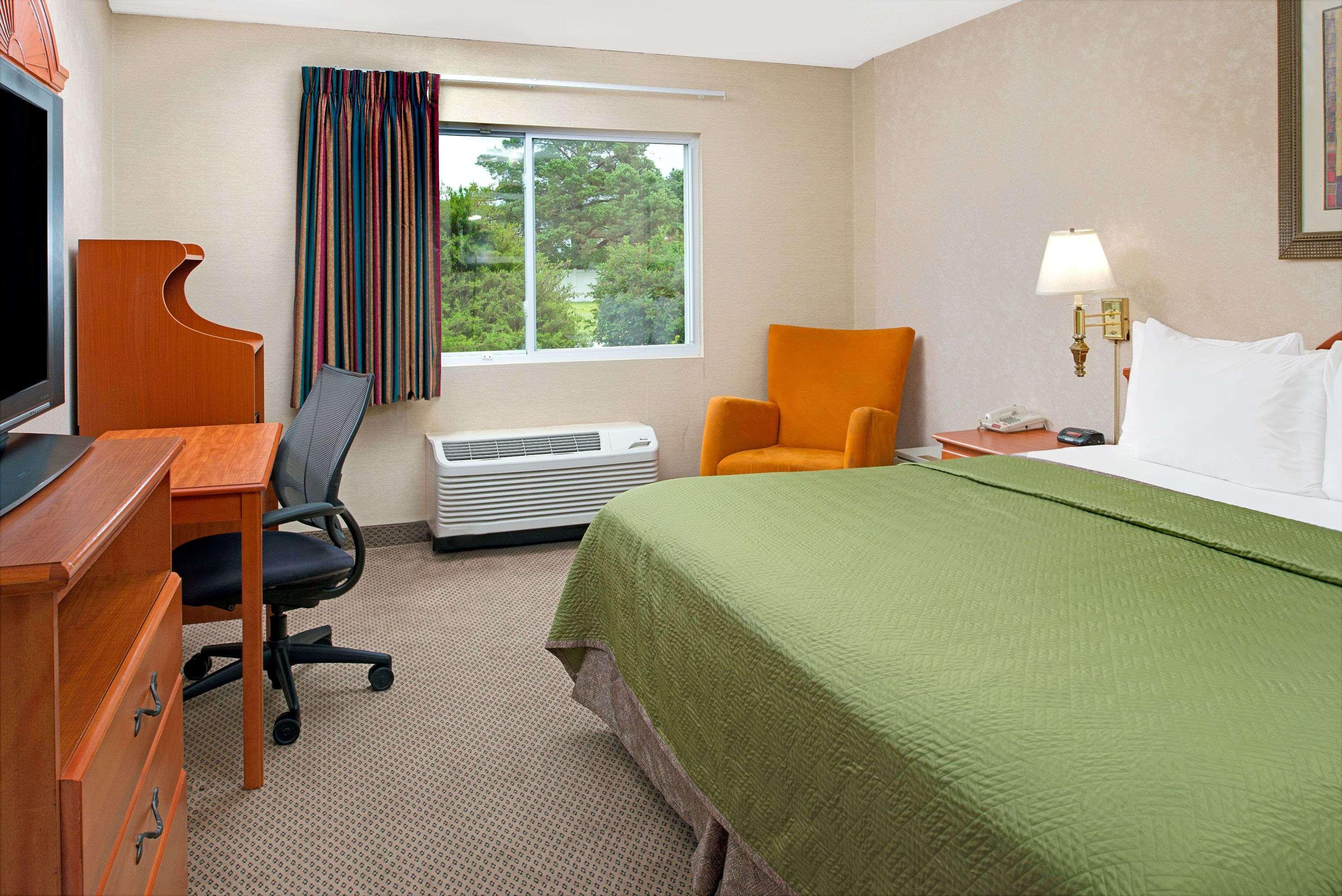 Travelodge By Wyndham Lincoln Airport I-80 מראה חיצוני תמונה