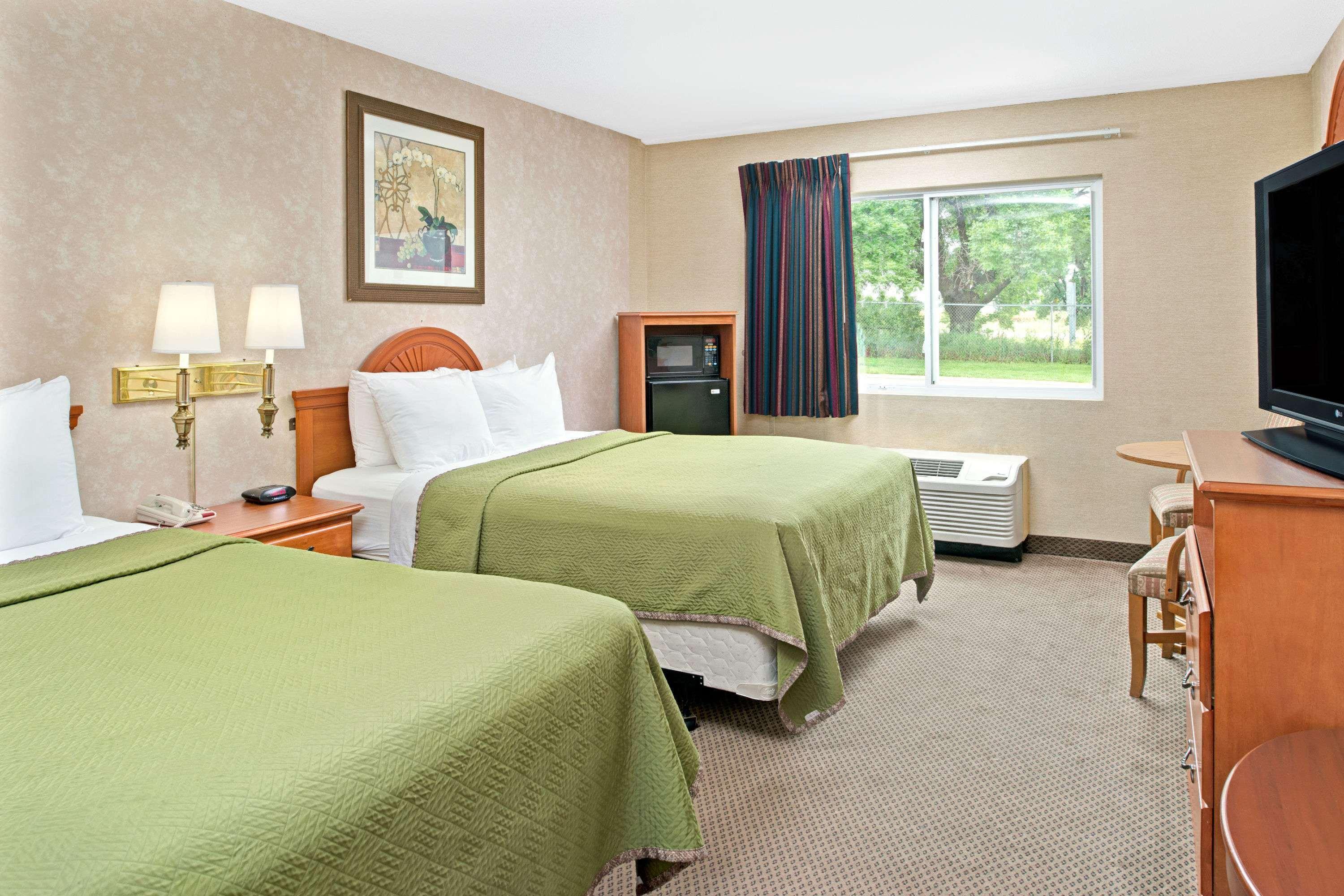 Travelodge By Wyndham Lincoln Airport I-80 מראה חיצוני תמונה