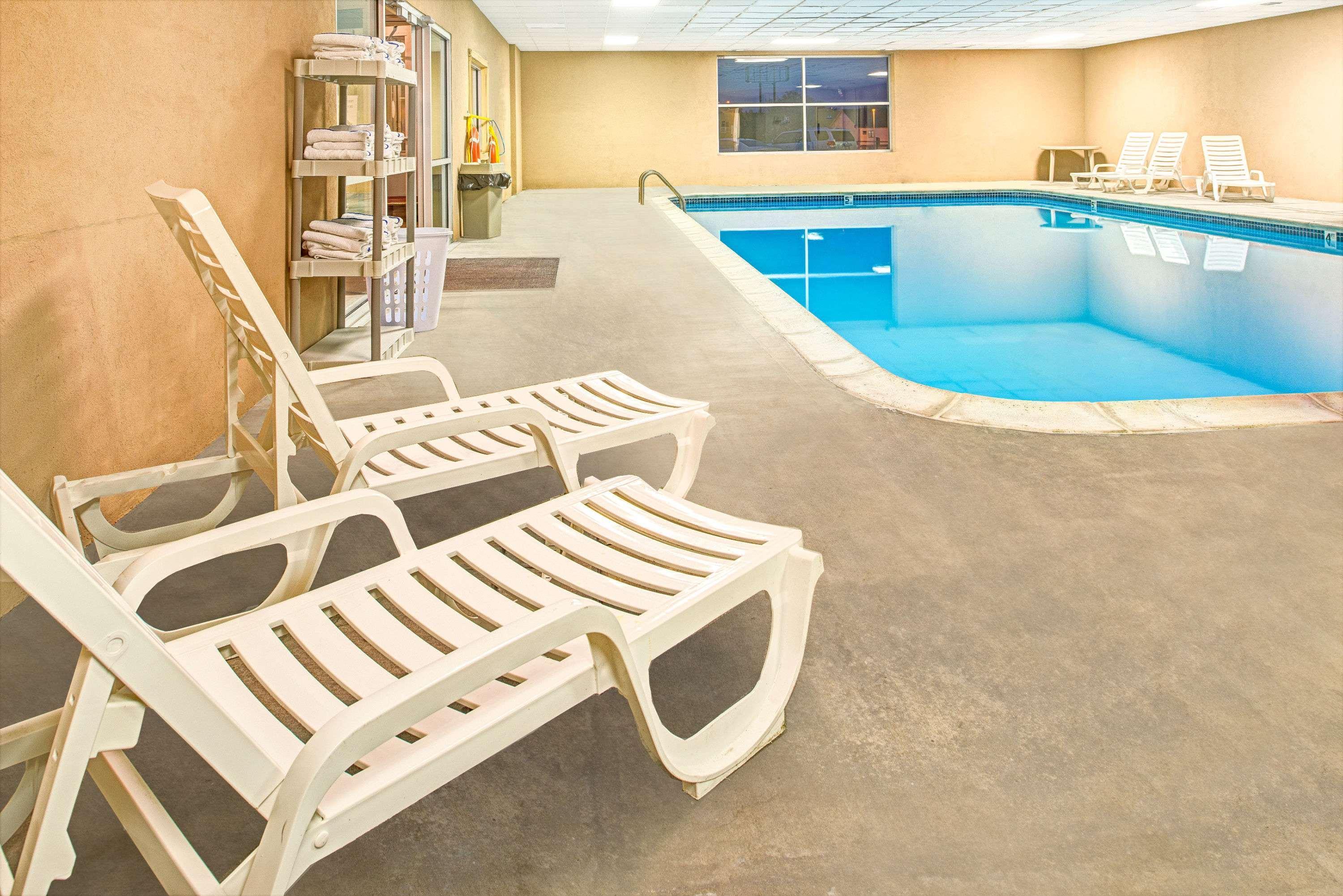 Travelodge By Wyndham Lincoln Airport I-80 מראה חיצוני תמונה